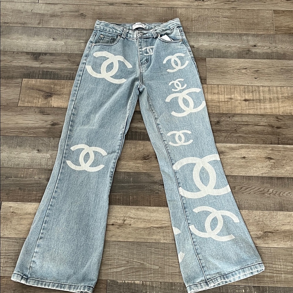 High luxe Fashion Flare Jeans in Light Blue wash with White c Pattern